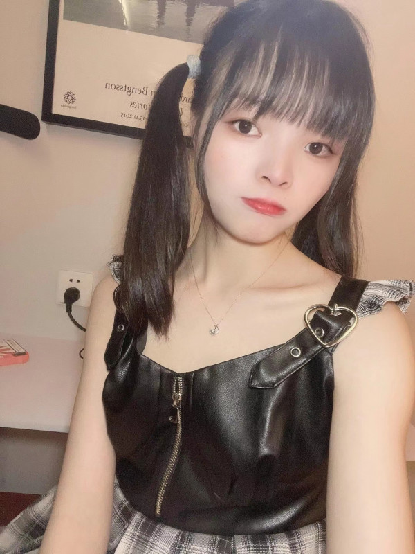 三山街小萝莉暖暖